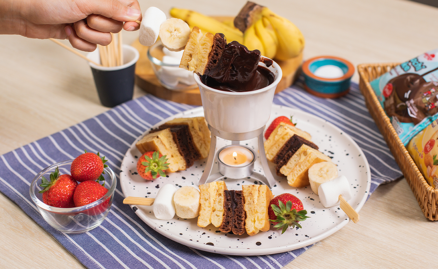 Mochi Cake Chocolate Fondue (เค้กโมจิฟองดูว์ช็อกโกแลต)