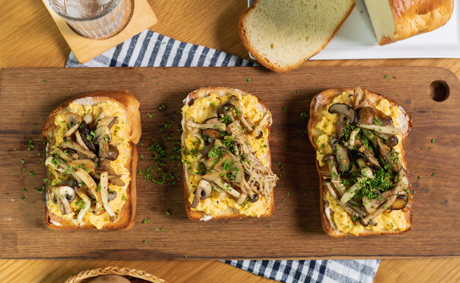 Truffle Scramble and Mushroom Toast (โทสต์ไข่คนทรัฟเฟิลและเห็ด)