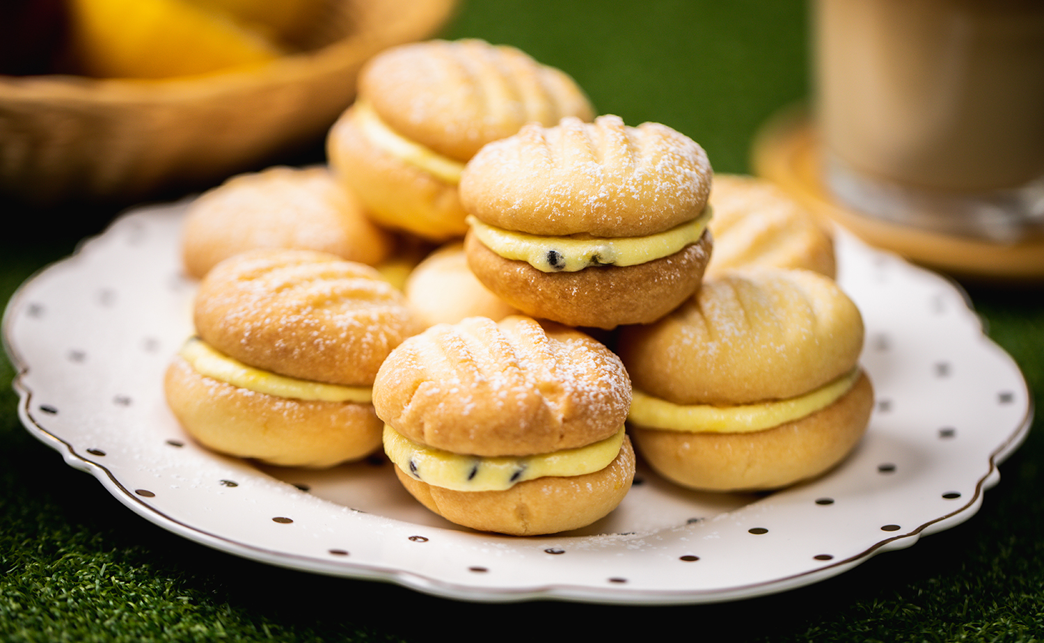 Melting Moments with Passionfruit Butter (เมลท์ติ้งโมเม้นท์กับเนยเสาวรส)