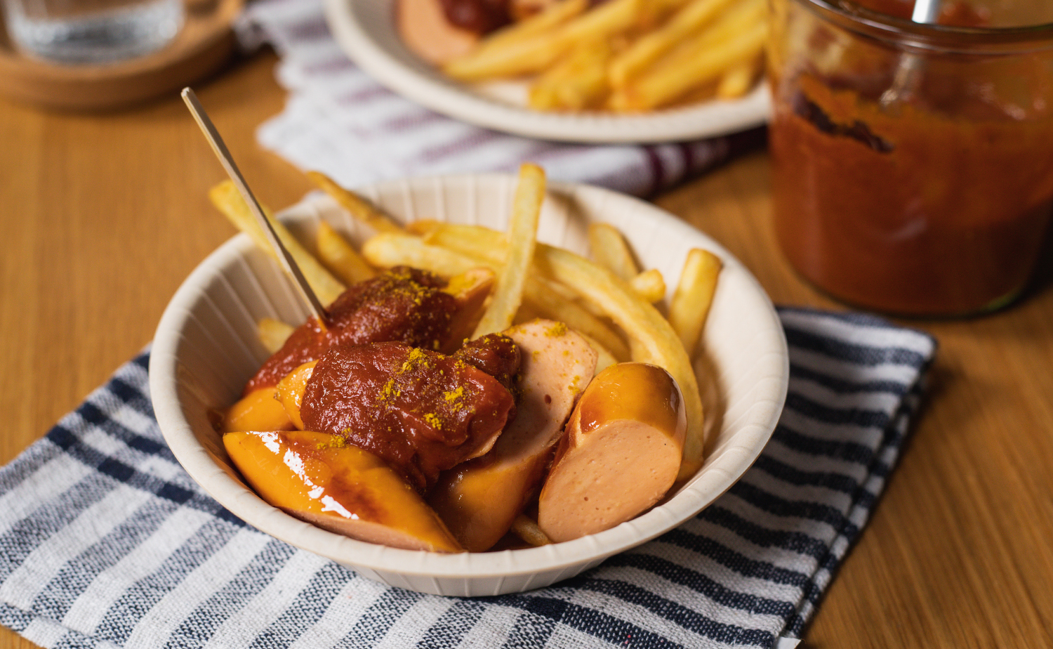 Curry Wurst (เคอรีววสท์)