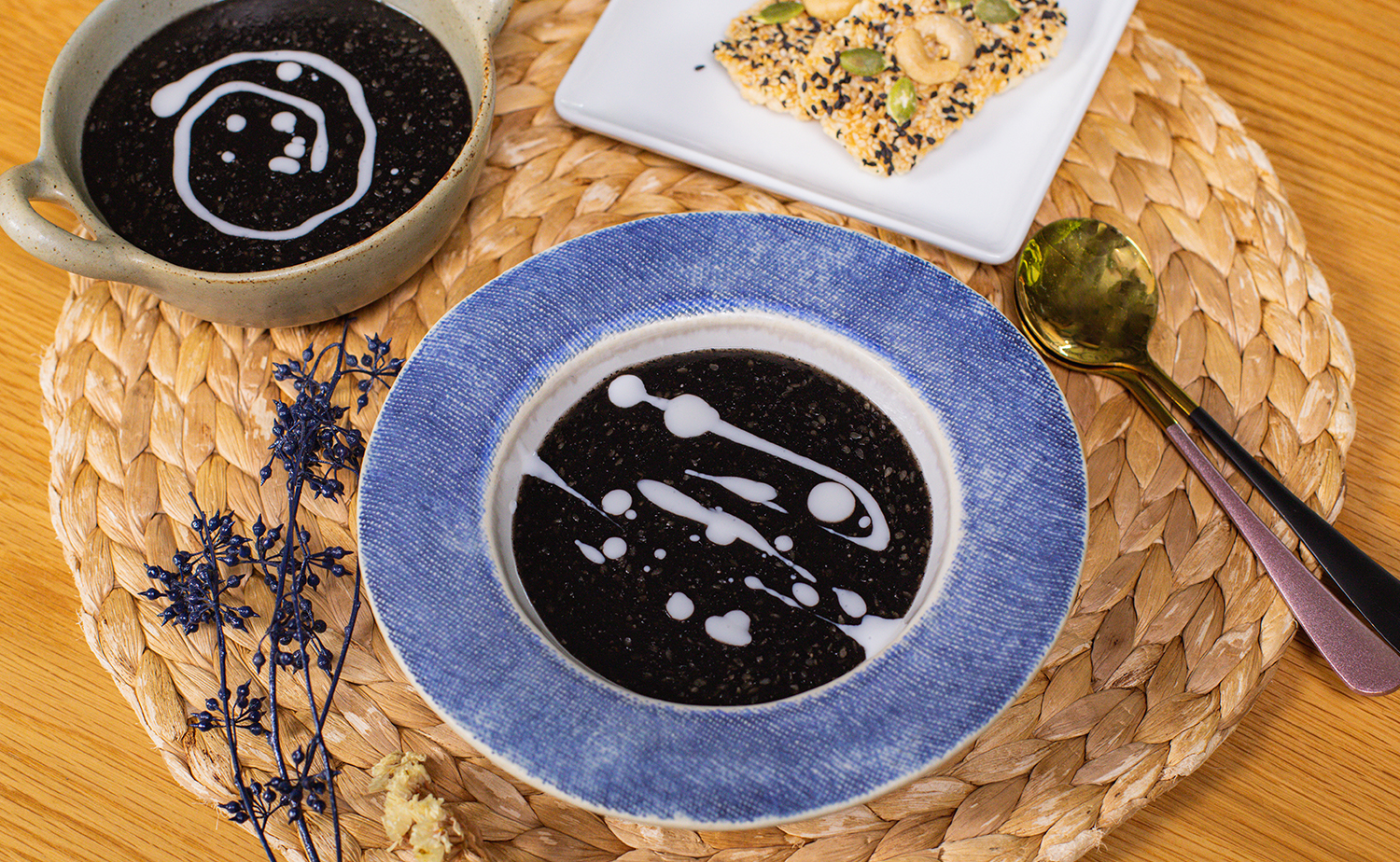 Black Sesame Congee (โจ๊กงาดำ)