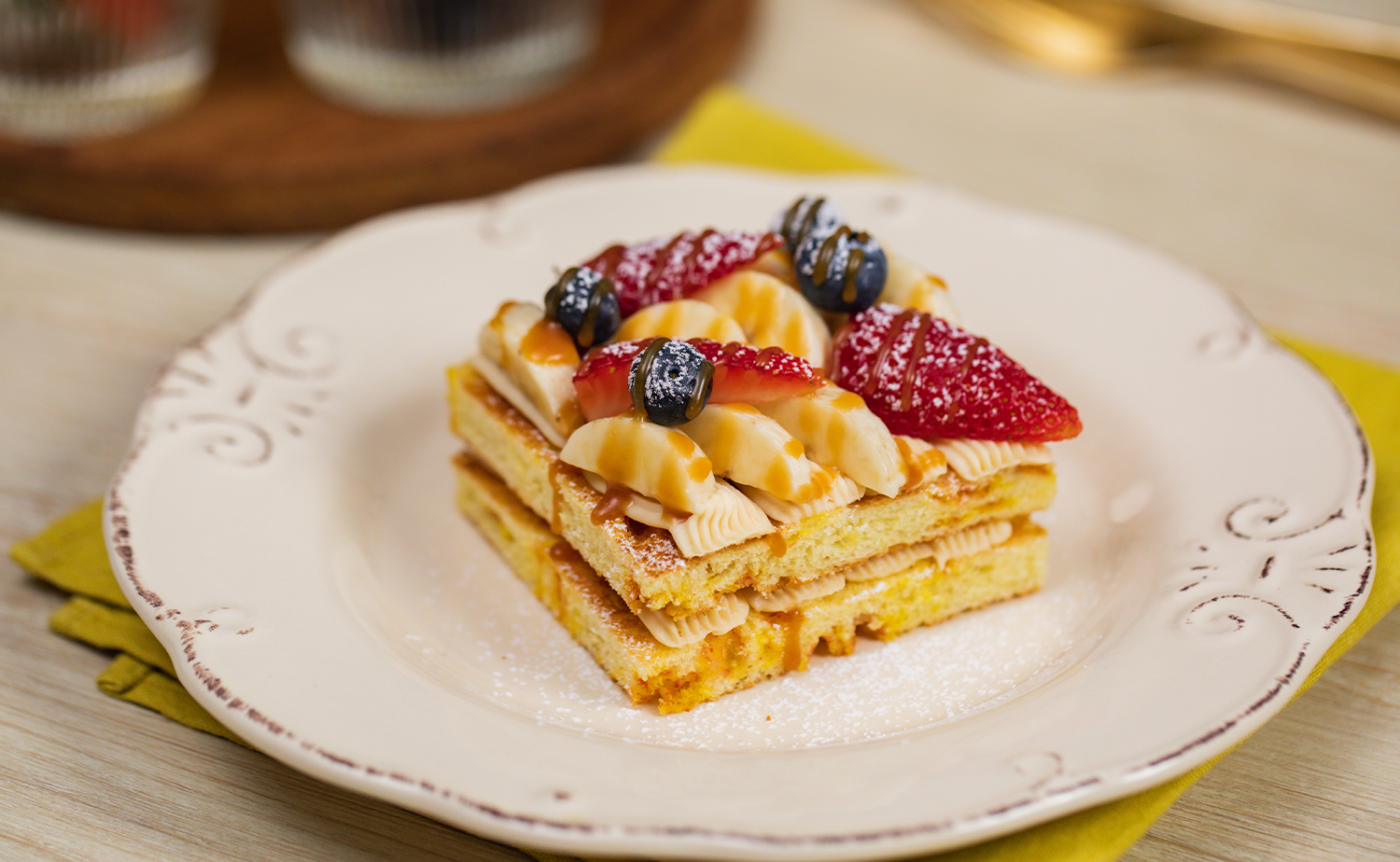 Butterscotch Toast with Fruits (ขนมปังบัตเตอร์สก็อตหน้าผลไม้)