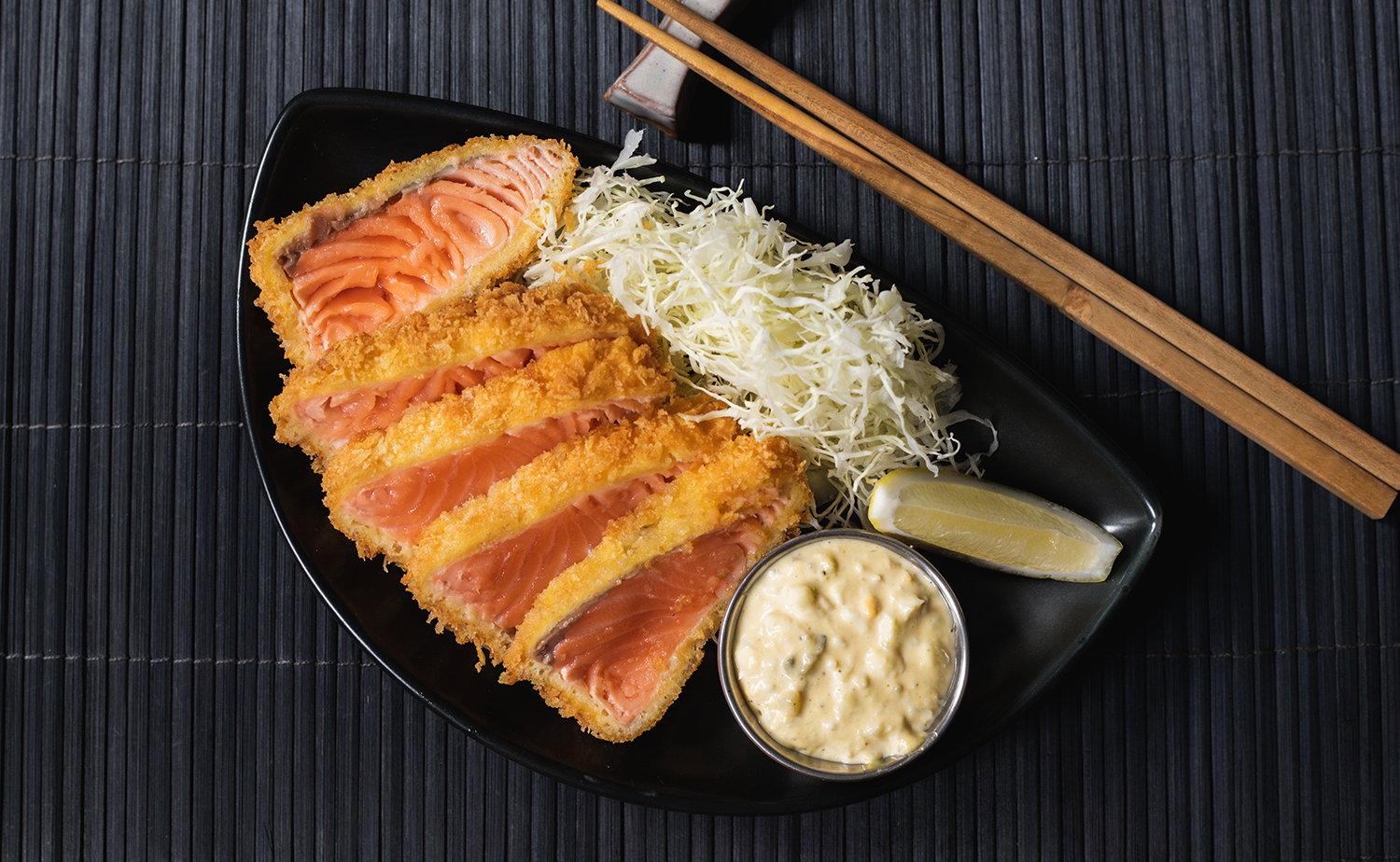 Salmon Sashimi Katsu with Wasabi Tartar Sauce (แซลมอนซาชิมิทอดซอสทาร์ทา