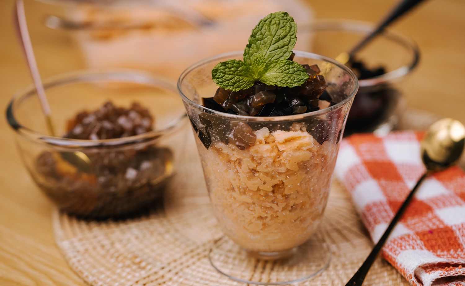 Thai Milk Tea Granita Supreme (ชาเย็นกรานิต้าทรงเครื่อง)