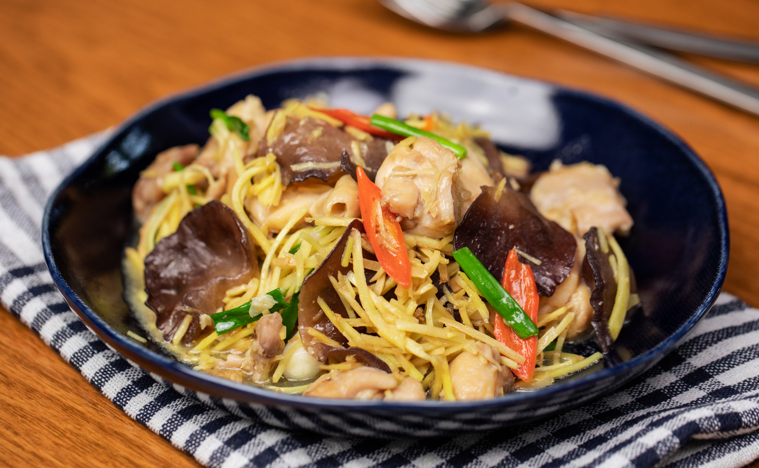 Stir-fried Chicken with Ginger (ไก่ผัดขิง)