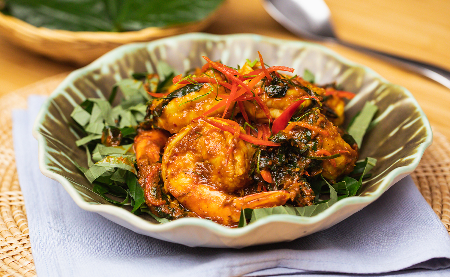 Stir-fried Prawns with Betel Leaves (กุ้งผัดใบชะพลู)