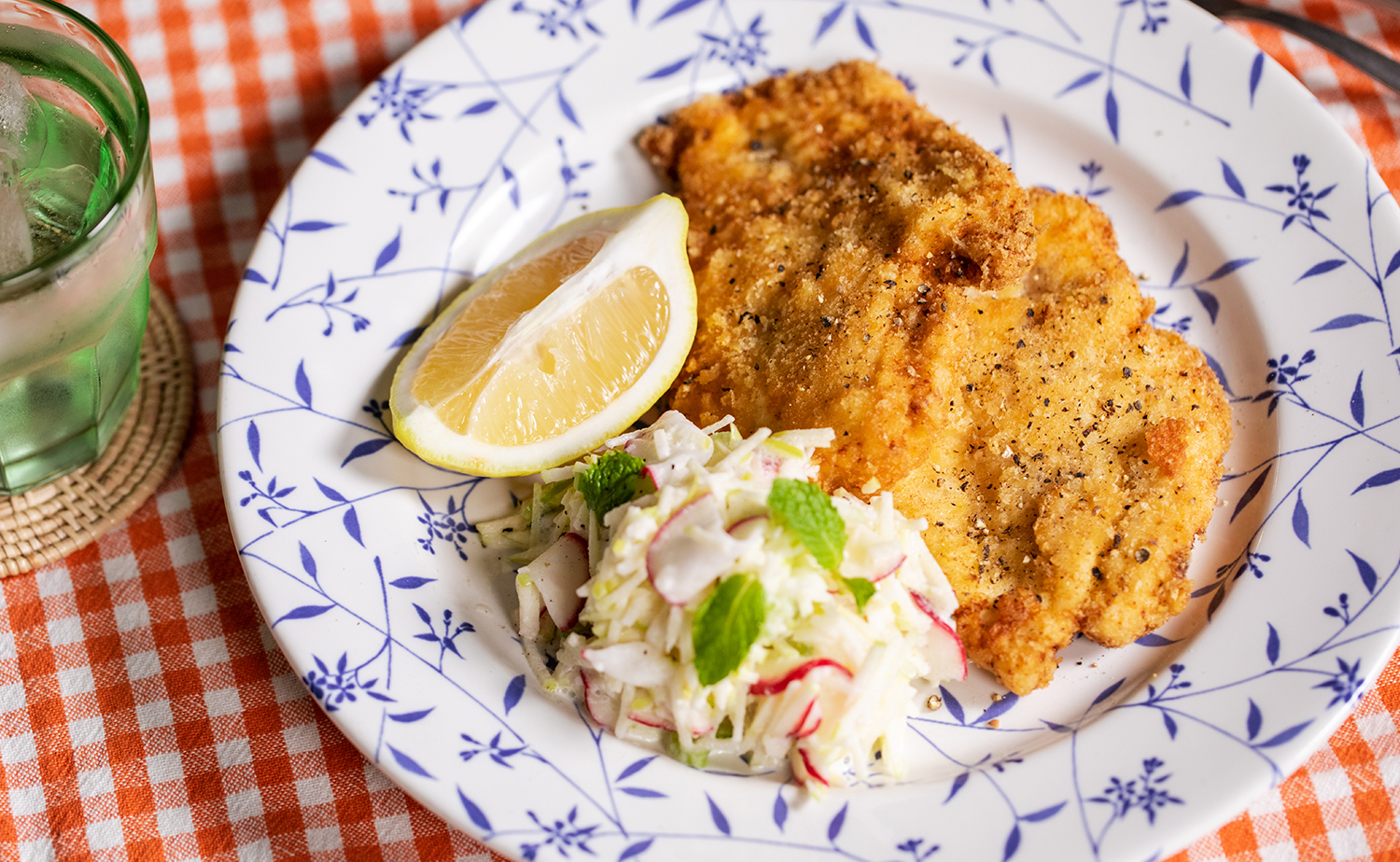 Chicken Schnitzel with Apple Slaw (ไก่ทอดกับแอปเปิ้ลสลอว์)