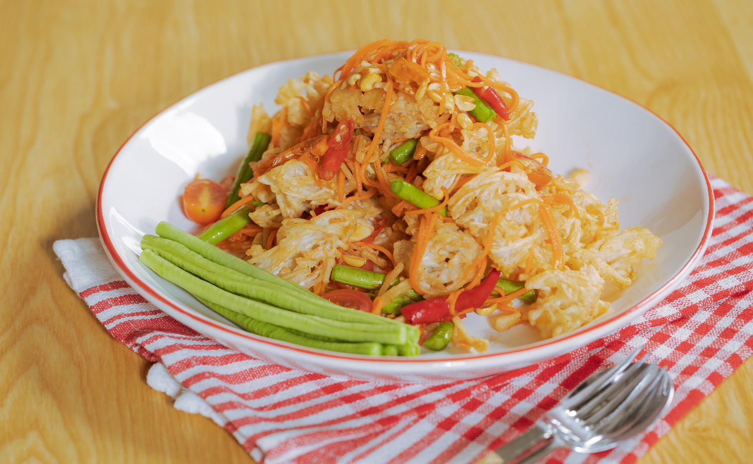 Spicy Taro Crisp (ส้มตำเผือกทอด)