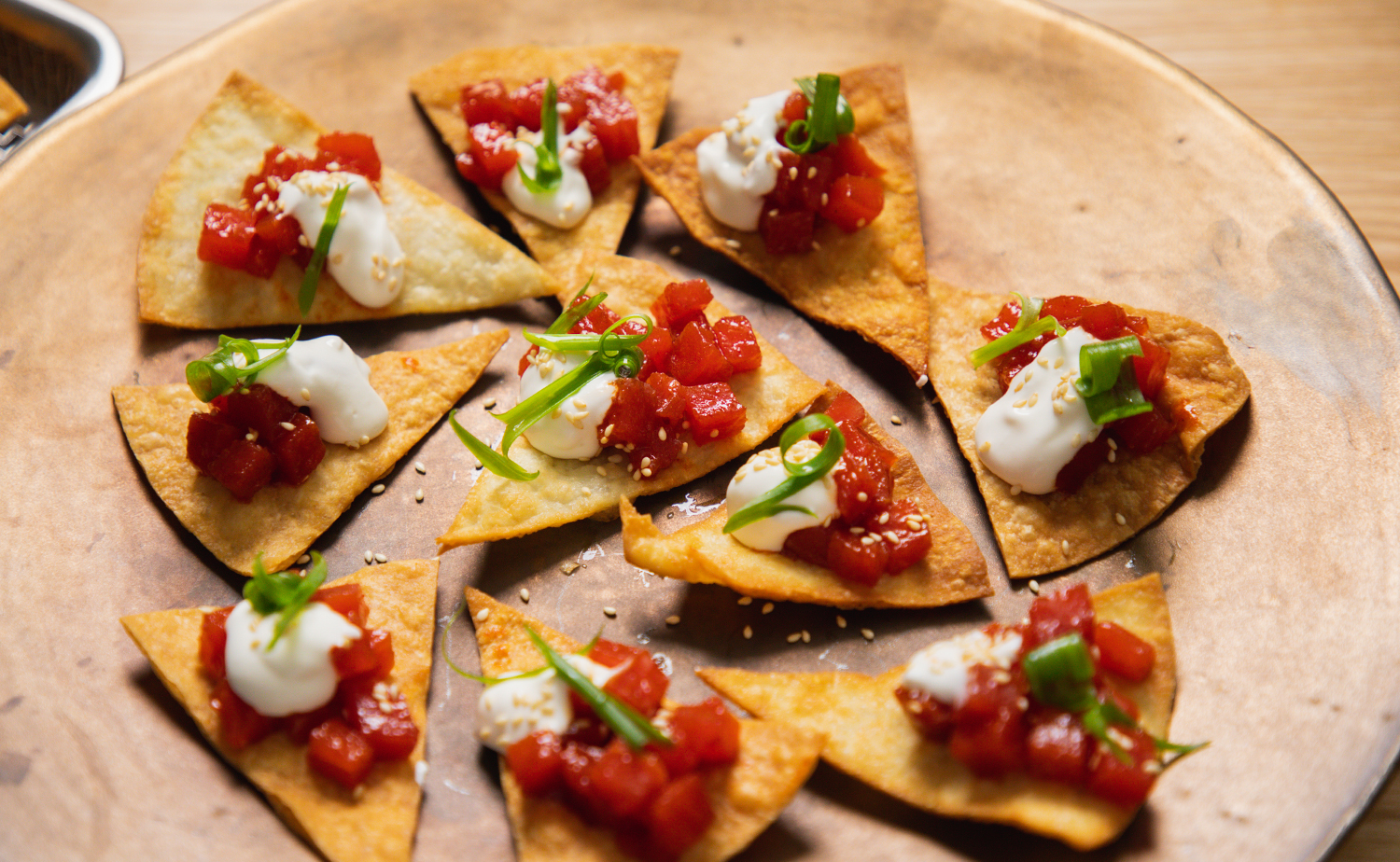 Spicy Tuna Tartare Nachos (นาโช่ทูน่าทาร์ทาร์)