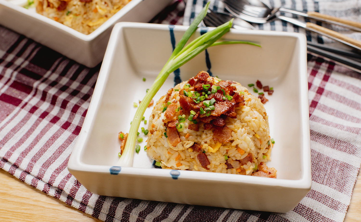 Crisp Bacon and Garlic Fried Rice (ข้าวผัดกระเทียมเบคอนกรอบ)