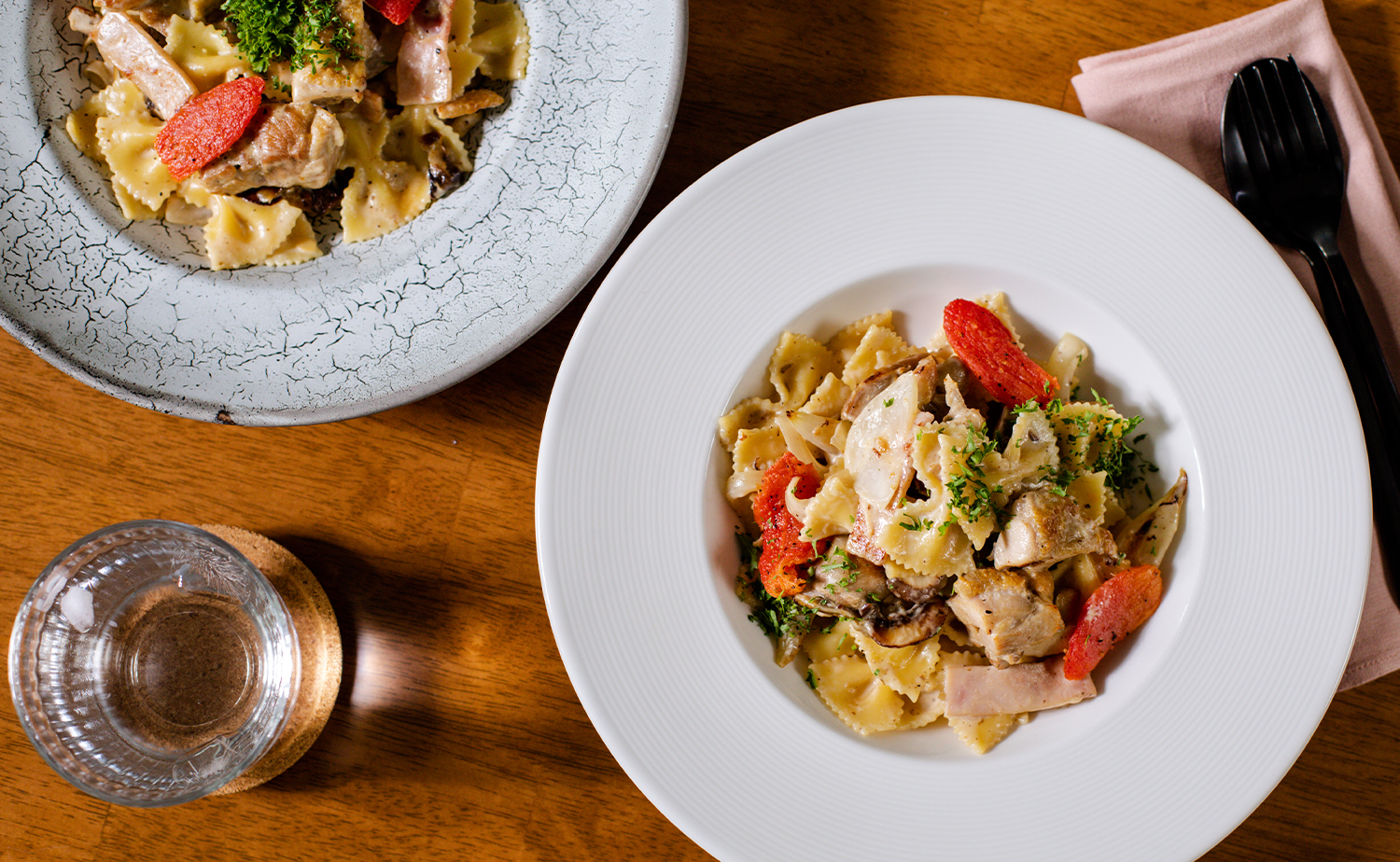 Chicken Pasta in Baked Garlic Sauce (พาสต้าไก่ซอสกระเทียมอบ)
