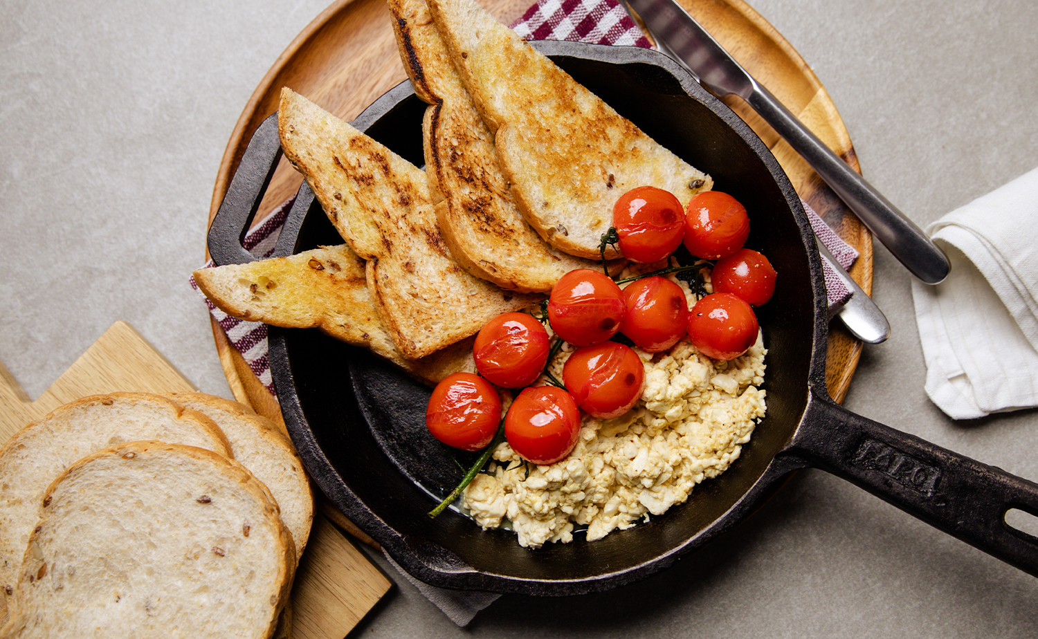 Tofu Scramble Toast (ขนมปังหน้าไข่คนวีแกน)