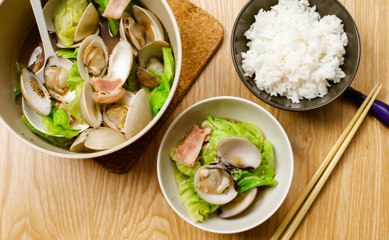 Cabbage and Clams in Sake Broth (กะหล่ำปลีและหอยตลับตุ๋นสาเก)