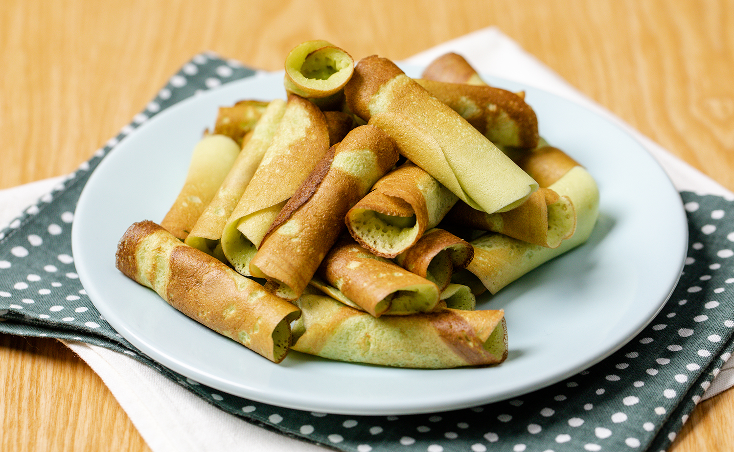 Mini Pancake Rolls with Pandan Custard (โตเกียวสังขยาใบเตย)