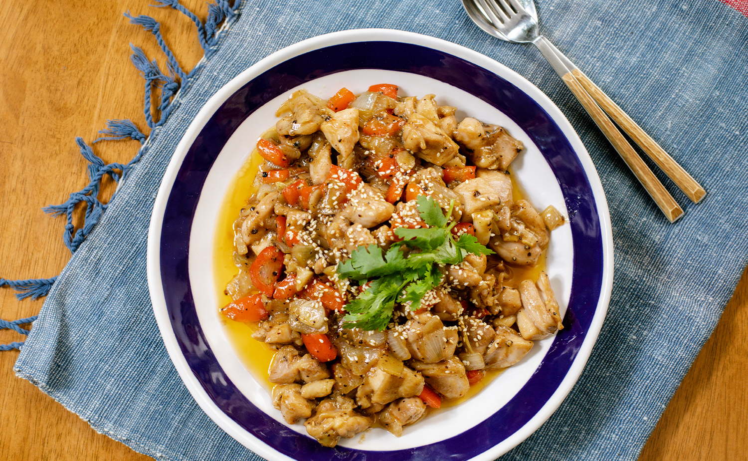 Stir-fried Black Pepper Chicken (ไก่ผัดพริกไทยดำ)