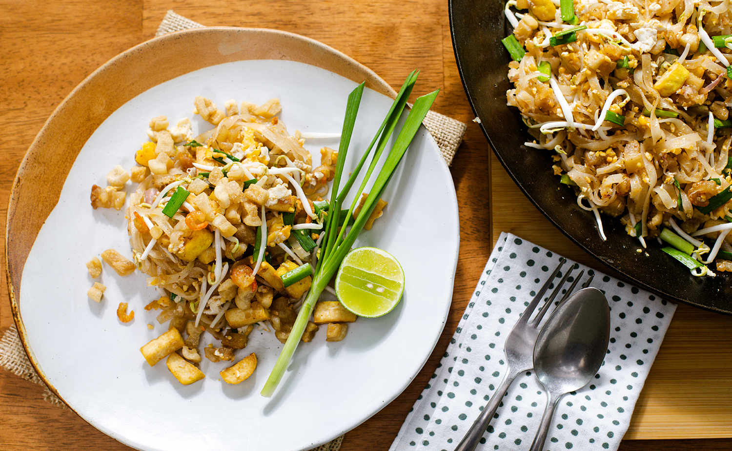 Pork Crackling Pad Thai (ผัดไทยกากหมู)