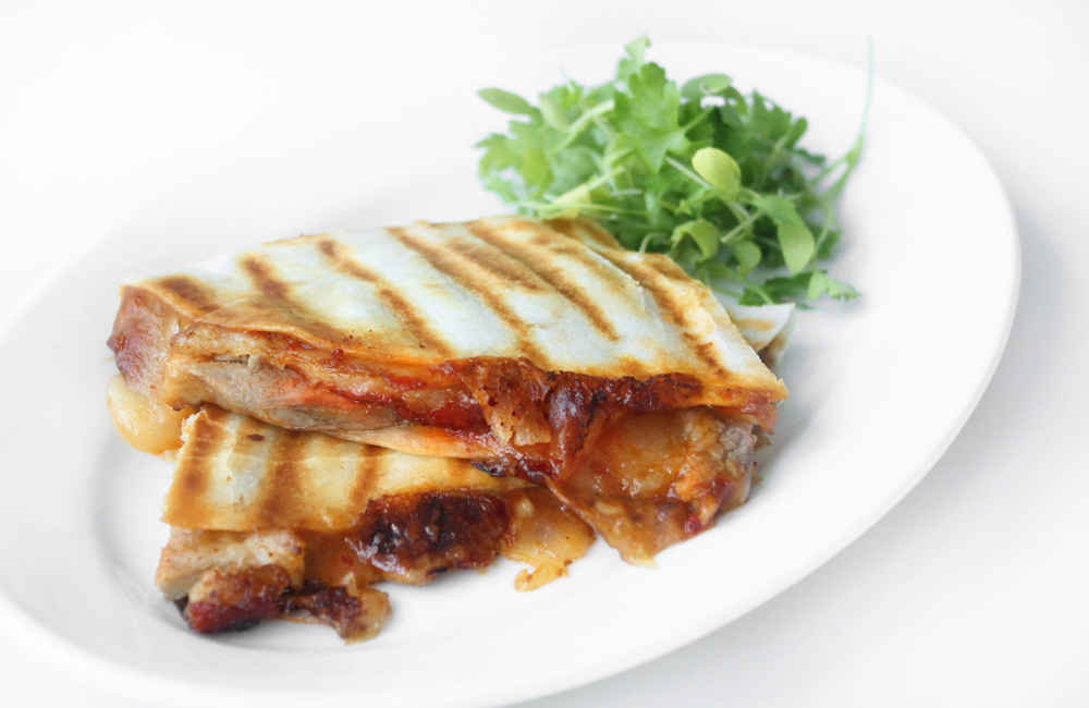 BBQ Duck Quesadilla (เคสดีญ่าเป็ดย่าง)