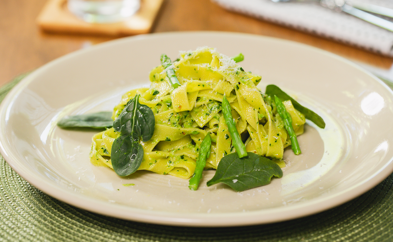 Fettuccine with Asparagus Pesto (เฟตตูชินีเพสโต้หน่อไม้ฝรั่ง)
