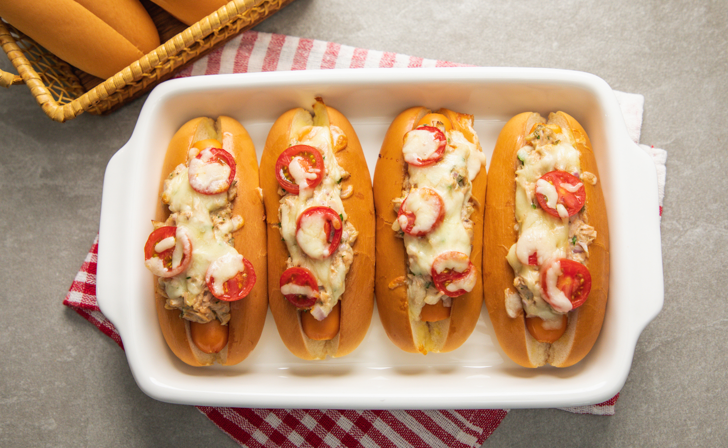 Tuna Salad Hot Dog (ทูน่าสลัดฮอตดอก)