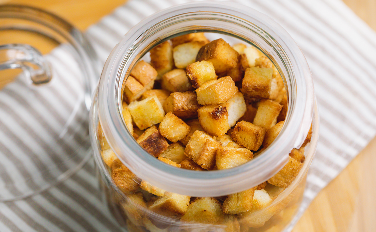 Garlic Parmesan Croutons (กรูตองกระเทียมพาร์มิซาน)
