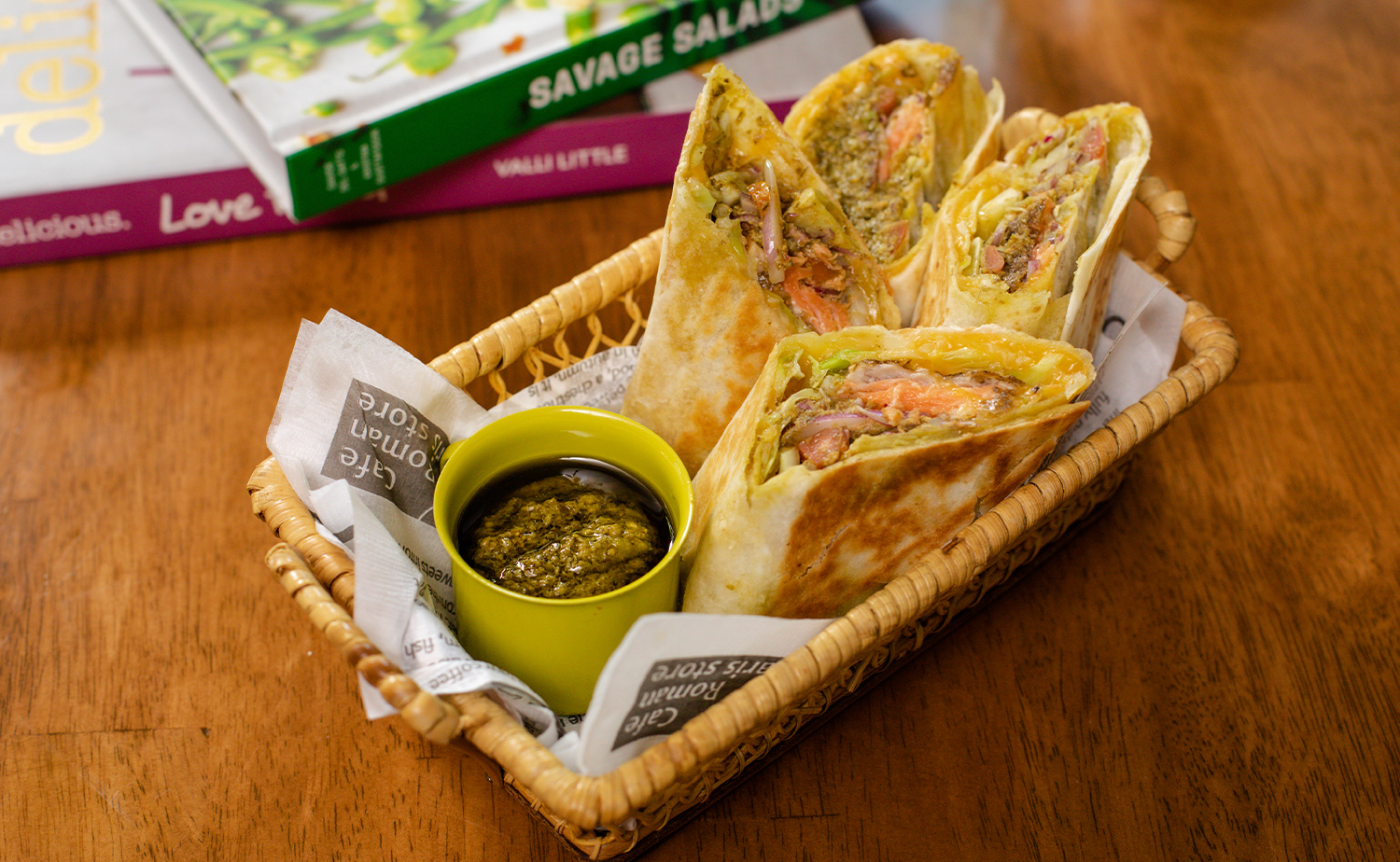 Pesto Salmon Cheese Wrap (แรพแซลมอนเพสโต้ชีส)