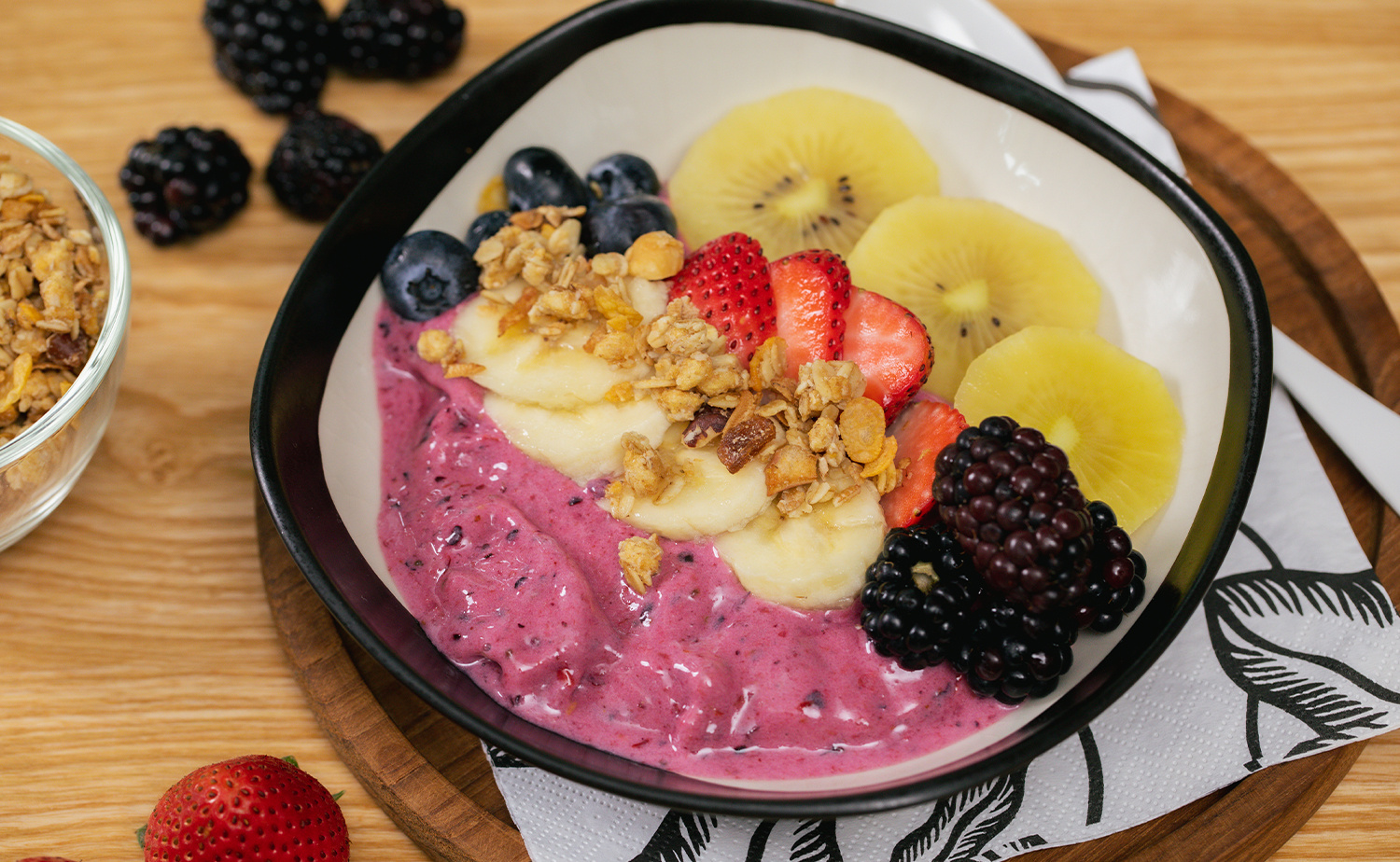 Berry Banana Lactasoy Smoothie Bowl (เบอร์รีบานาน่าแลคตาซอยสมูทตี้โบวล์)