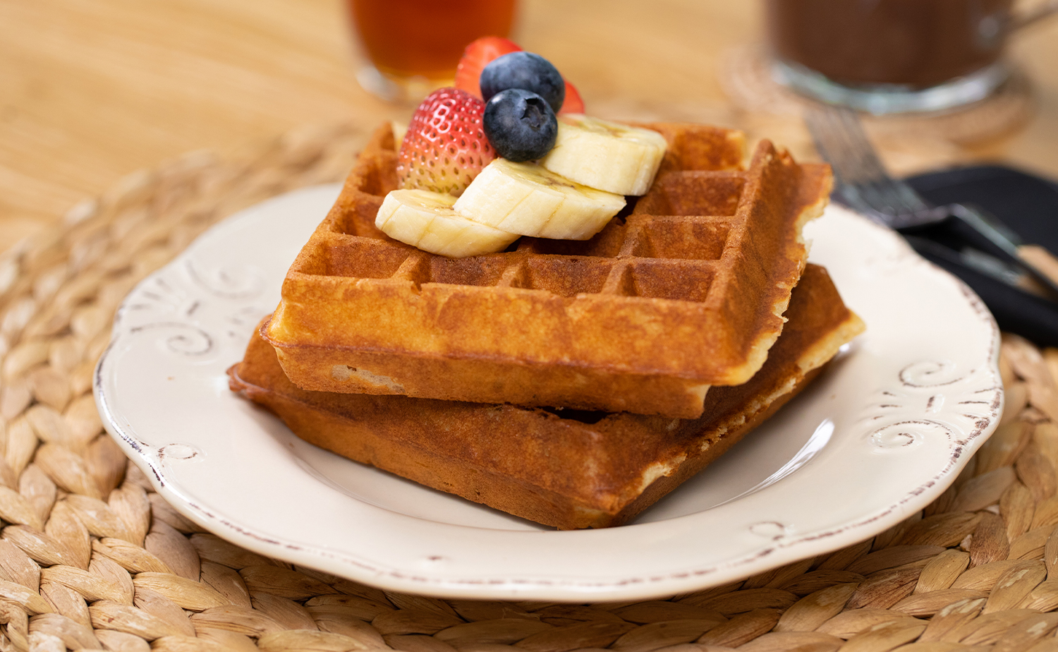 Vegan Waffle & Hot Chocolate Soy Milk (วีแกนวาฟเฟิลและช็อกโกแลตร้อนนมถั่วเหลือง)