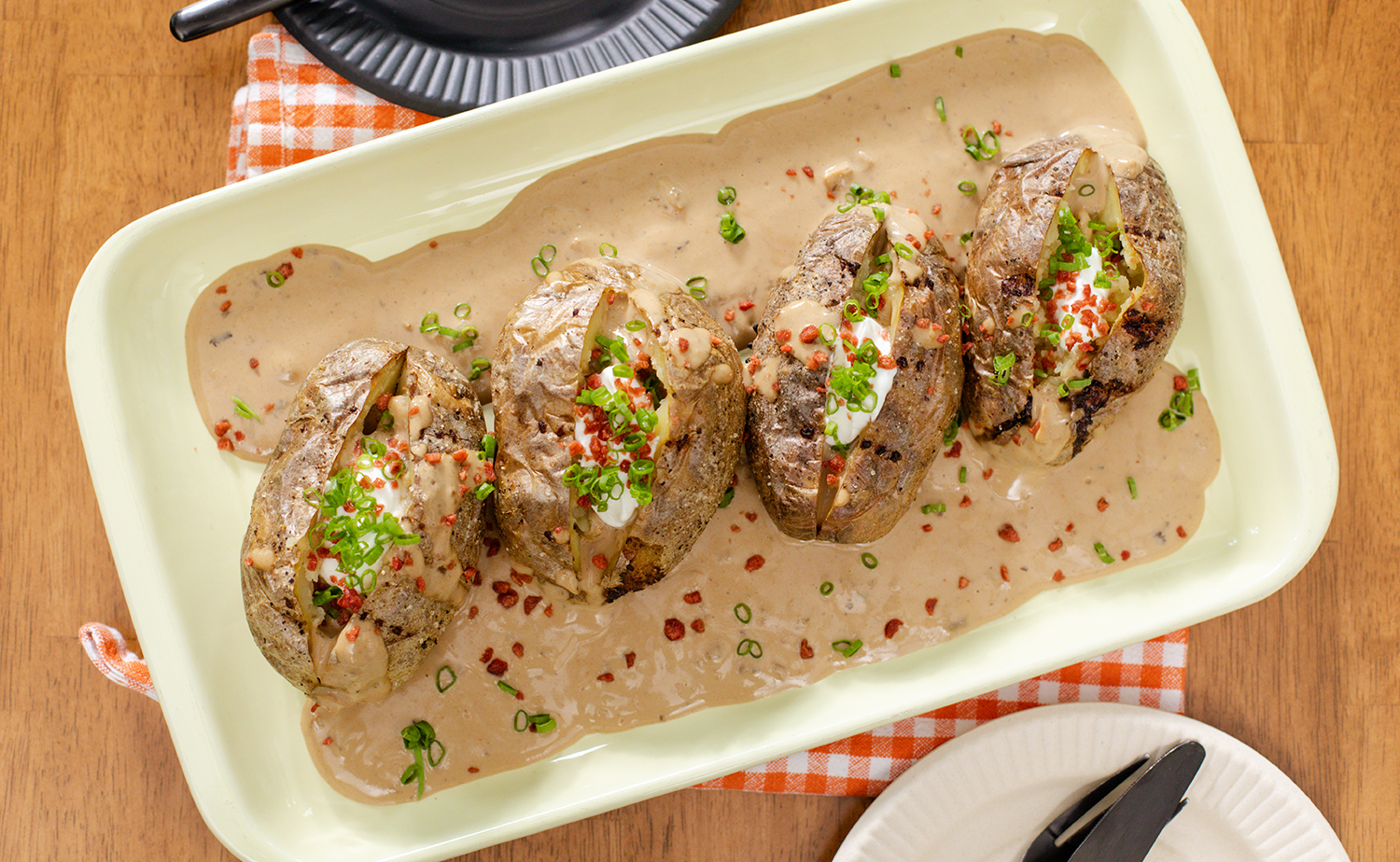 Mushroom Jacket Potato (มันฝรั่งอบเกรวี่เห็ด)
