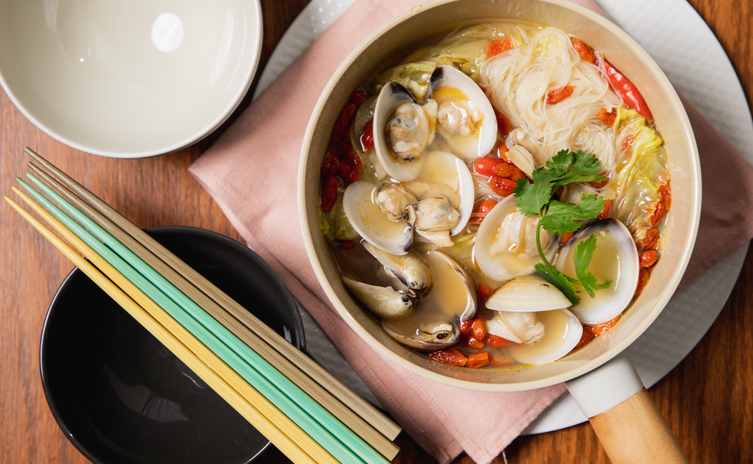Rice Vermicelli in Clams Broth (เส้นหมี่น้ำหอยตลับ)