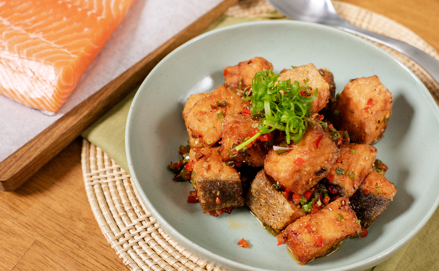 Salt and Pepper Salmon (แซลมอนคั่วพริกเกลือ)