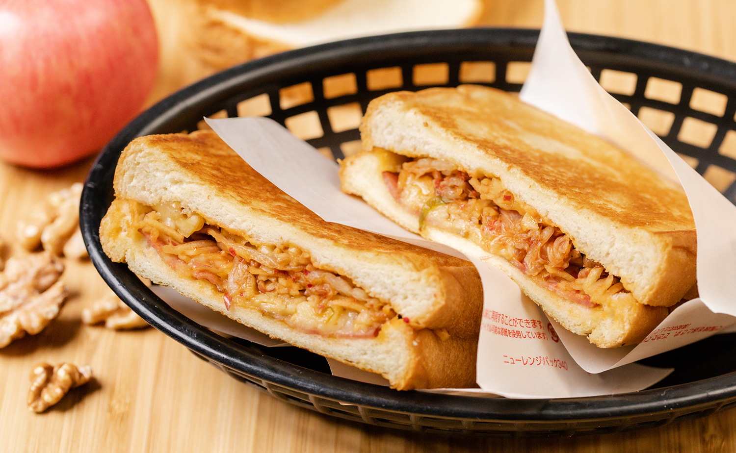 Apple and Walnut Toastie (แซนด์วิชแอปเปิ้ลวอลนัท)