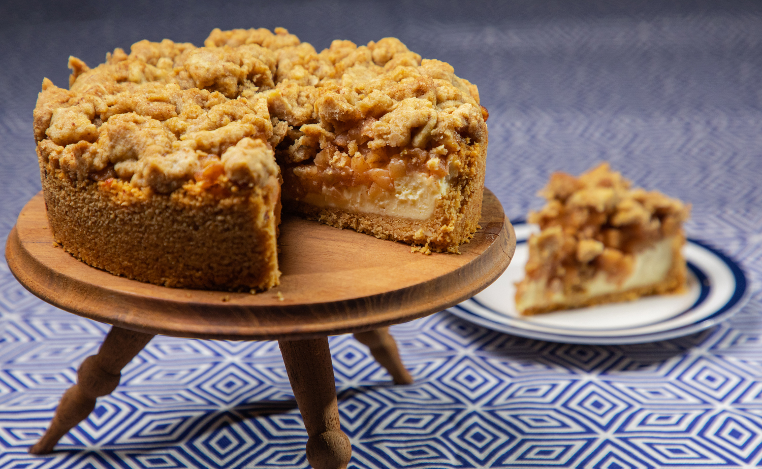 Apple Crumble Cheesecake (แอปเปิ้ลครัมเบิ้ลชีสเค้ก)