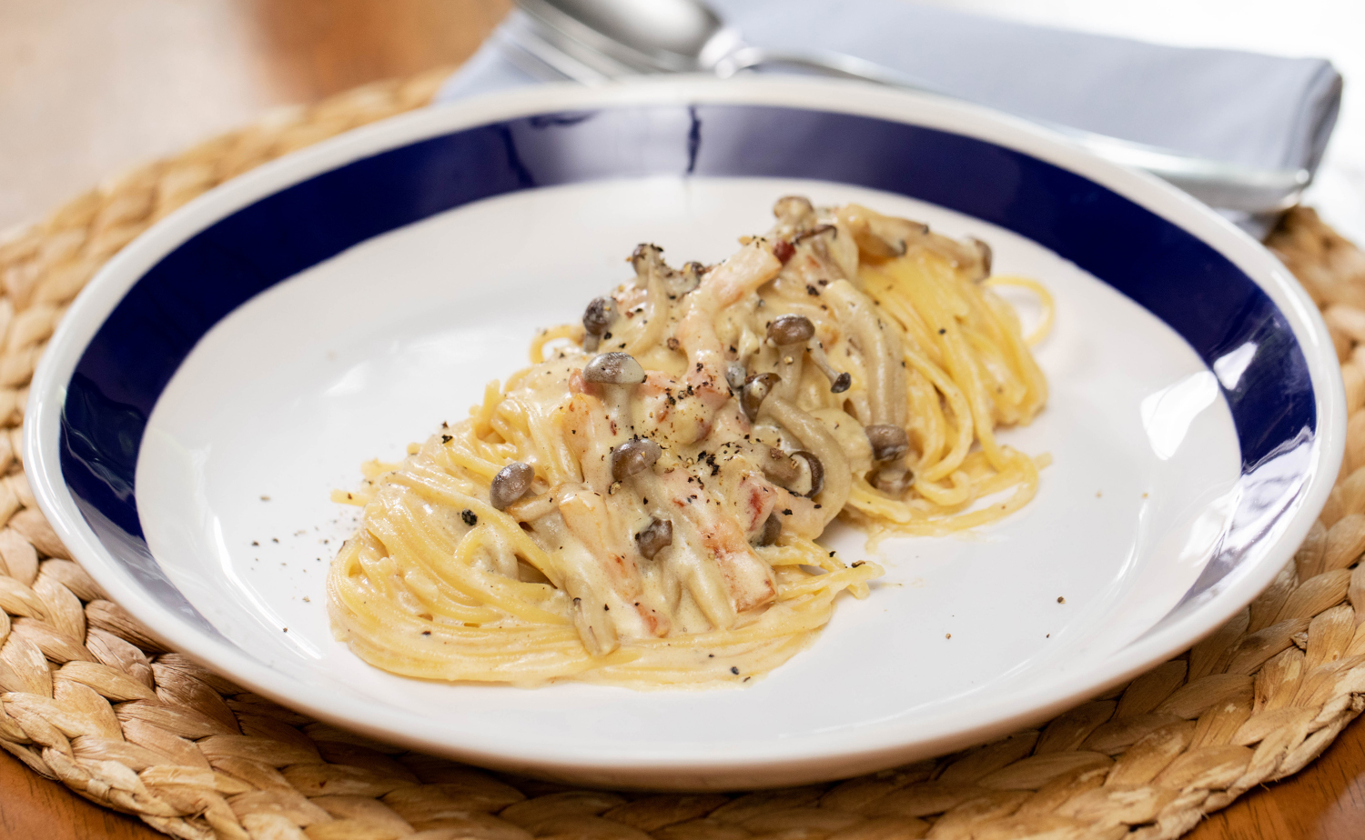 Mushroom and Bacon Cream Spaghetti (สปาเก็ตตี้ครีมเห็ดเบคอน)