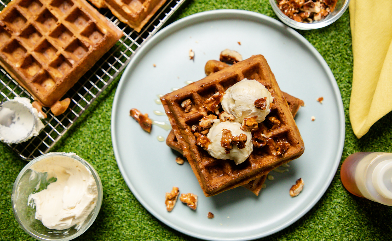 Carrot Cake Waffles (วาฟเฟิลเค้กแครอท)
