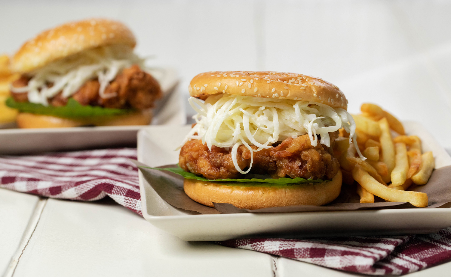 Snow Onion Chicken Burger (เบอร์เกอร์ไก่ทอดสโนว์โอเนียน)