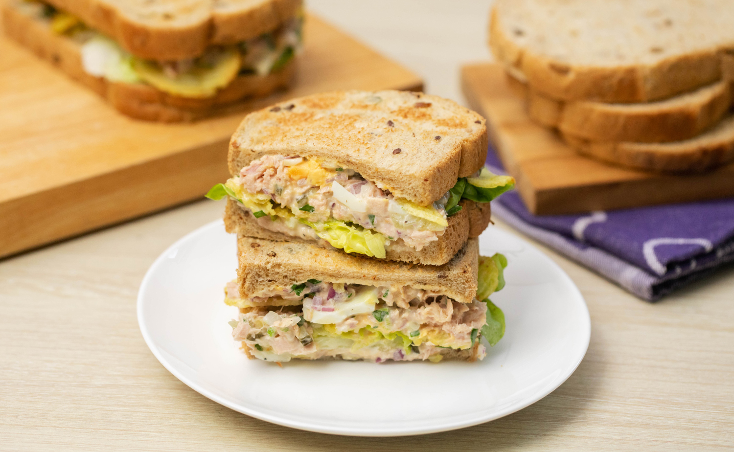 Crunchy Tuna Salad Sandwich (ครันชี่ทูน่าสลัดแซนด์วิช)