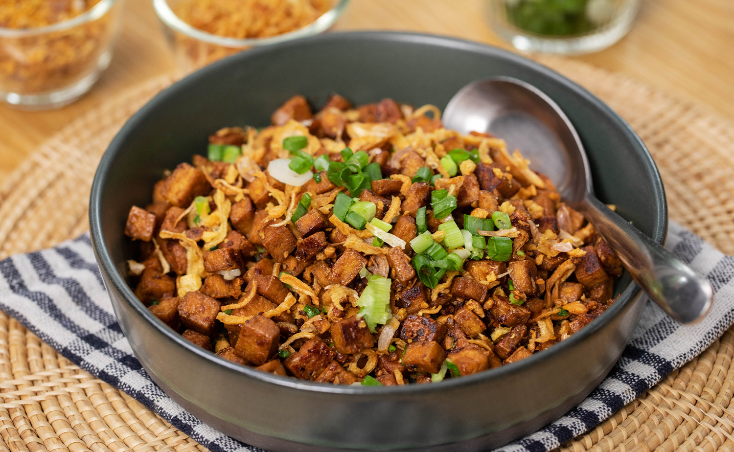 Savory Tofu Scramble (เต้าหู้ผัดซอส)