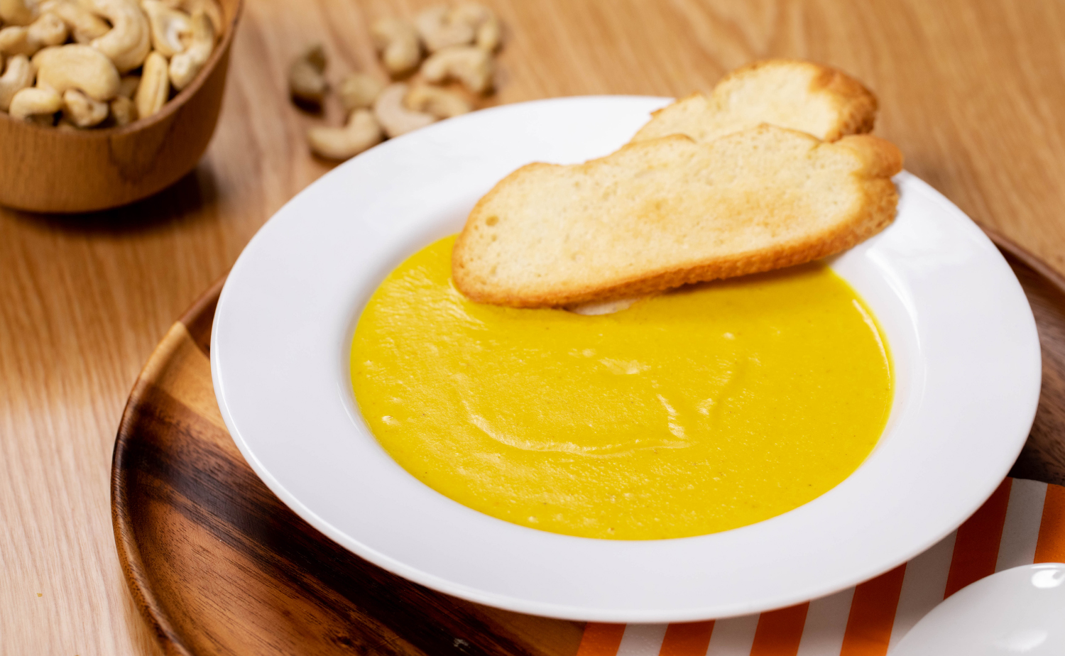 Cashew Butternut Squash Soup (ซุปฟักทองบัตเตอร์นัทเม็ดมะม่วงหิมพานต์)