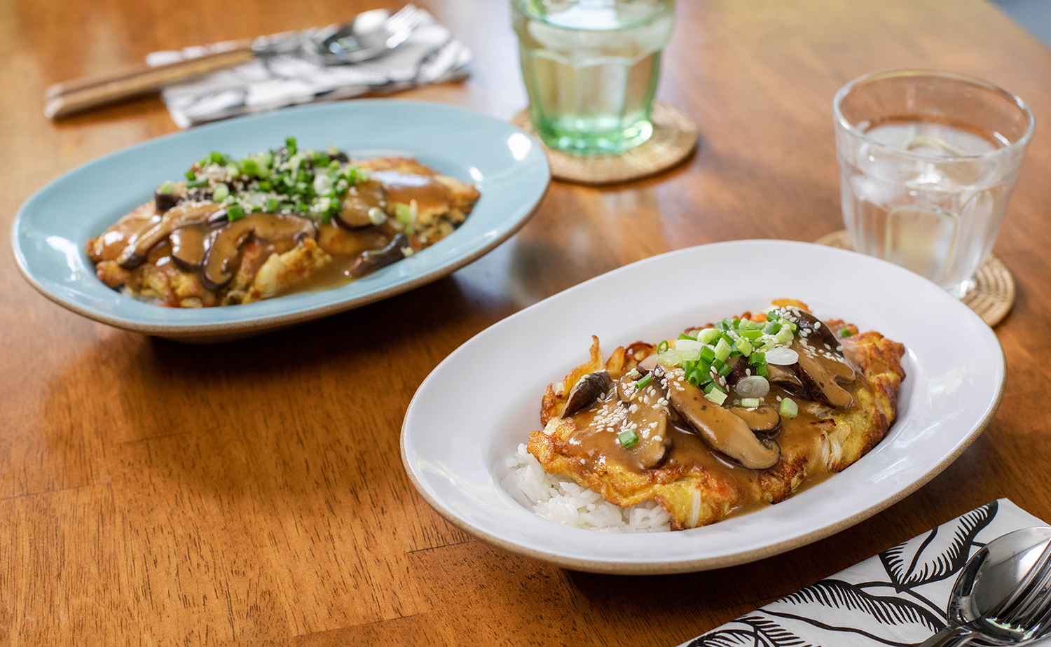 Shiitake & Crab Egg Foo Young (ไข่เจียวปูเห็ดหอมน้ำแดง)