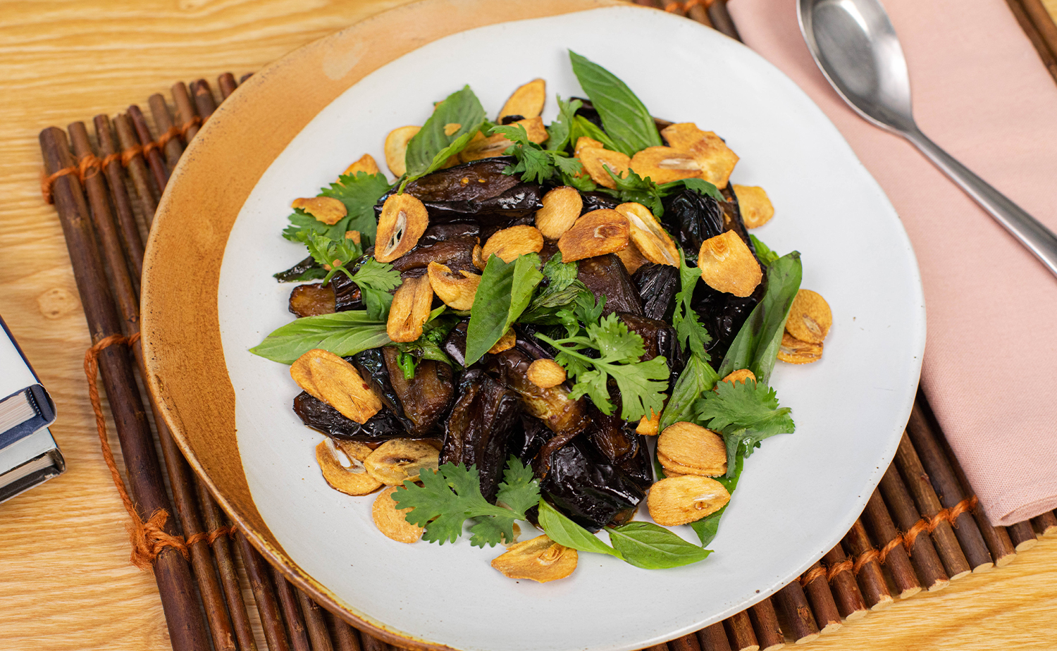Stir-fried Eggplant with Garlic Chips (ผัดมะเขือม่วงกระเทียมทอด)