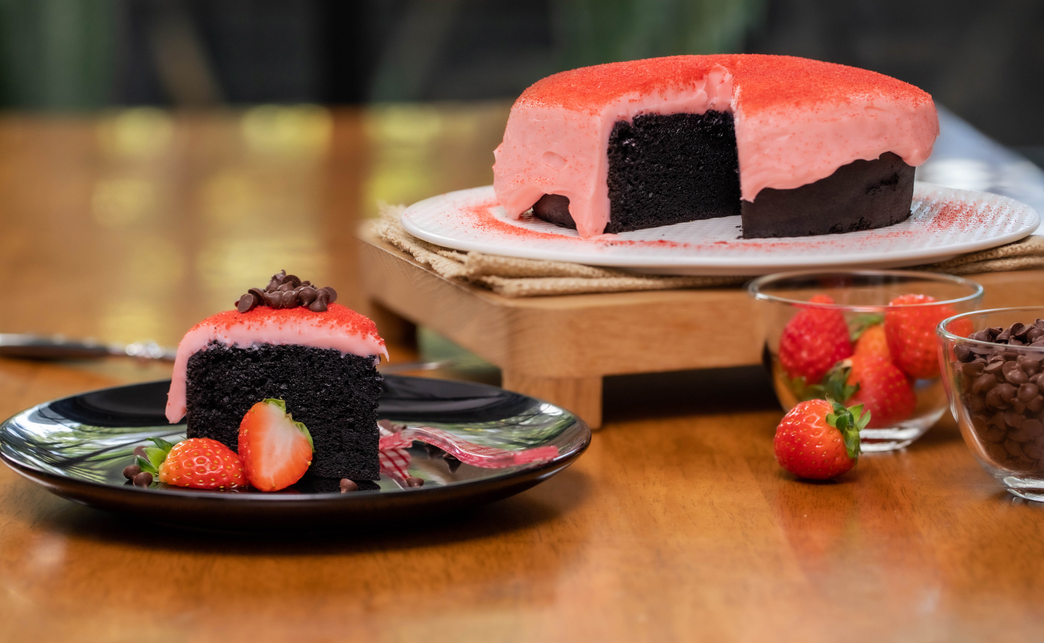 Black Cocoa Cake with Strawberry Ganache (เค้กแบล็คโกโก้หน้าสตรอว์เบอร์รีกานาช)