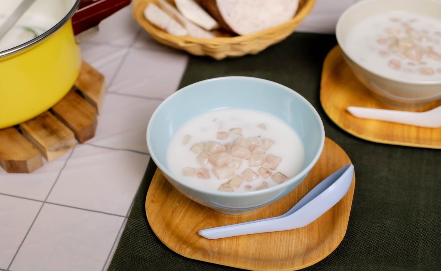 Taro Tapioca Bua Loi (บัวลอยแก้วเผือก)