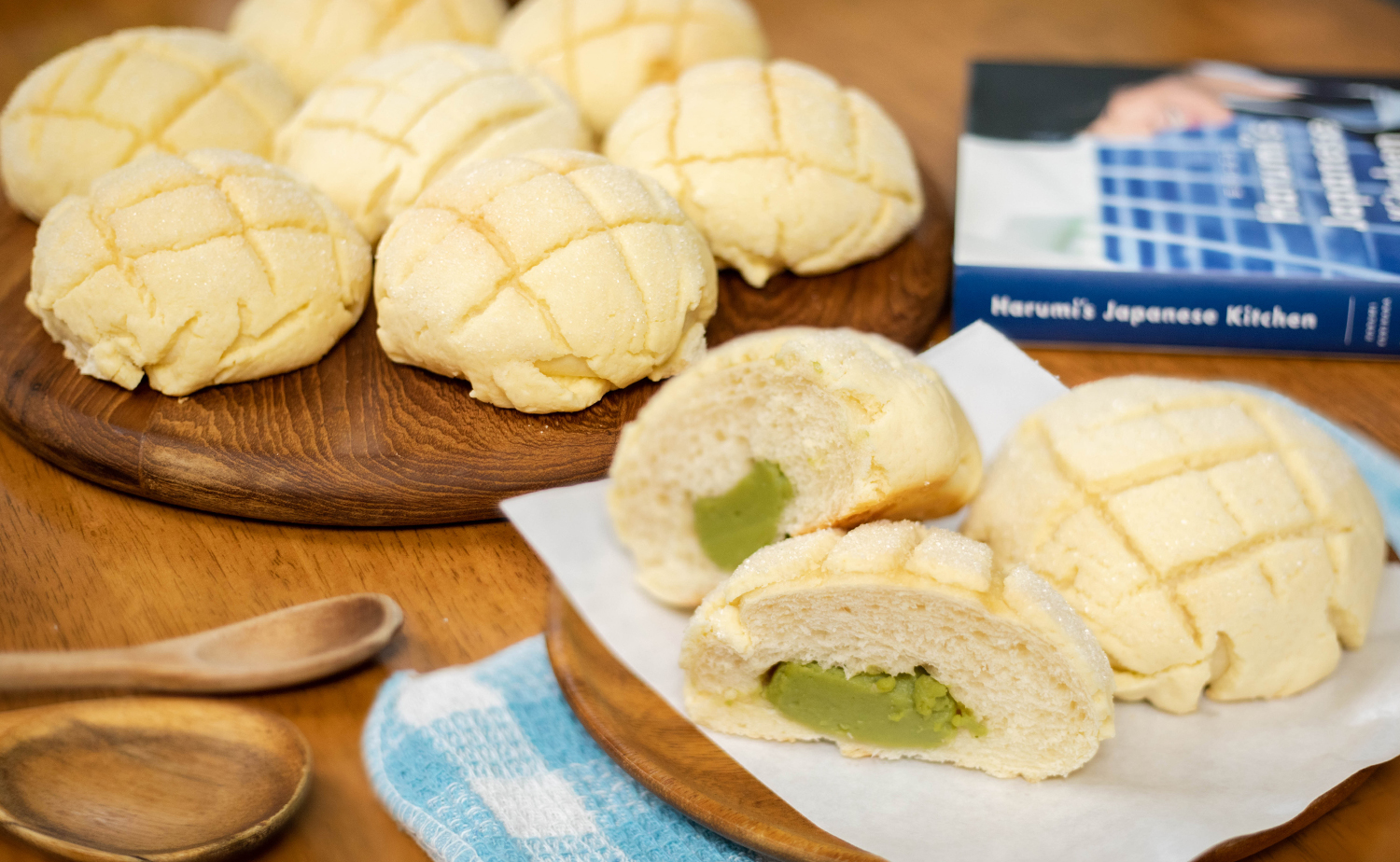 Melon Pan with Matcha Filling (เมลอนปังไส้มัทฉะ)