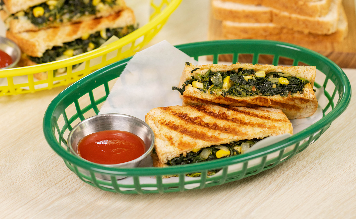 Spinach and Corn Sandwich (แซนด์วิชผักโขมข้าวโพด)