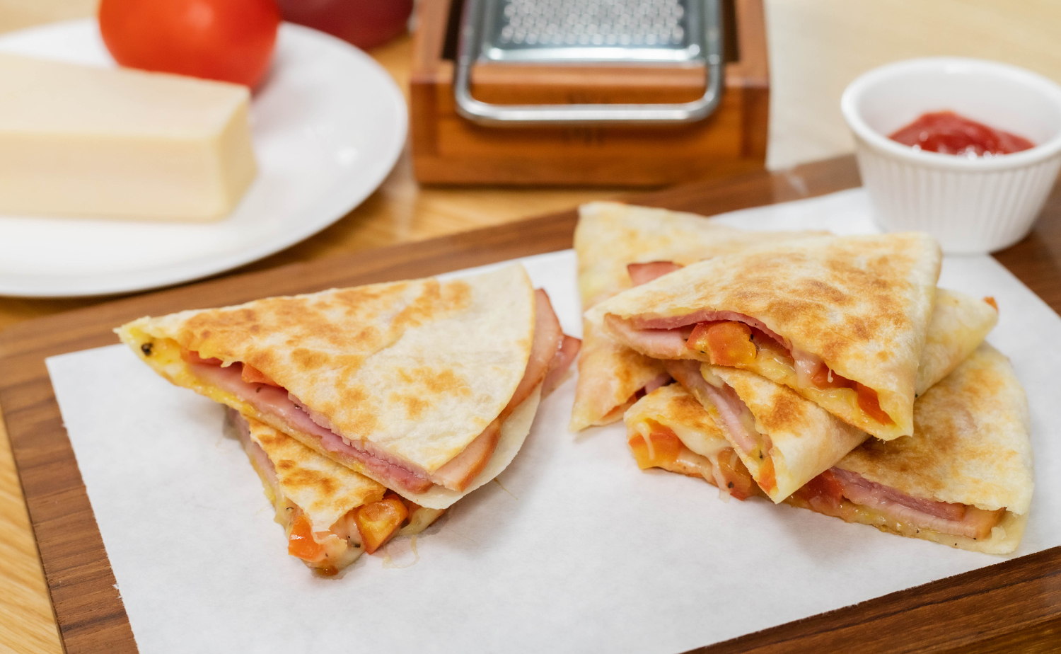 Ham and Cheese Quesadilla (แฮมชีสเคสดิญ่า)
