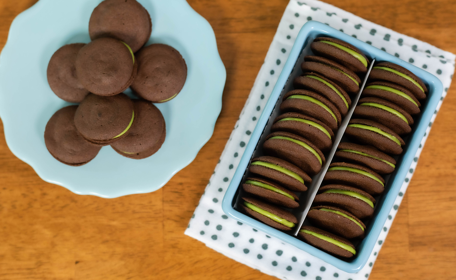 Cocoa Cat Tongue Cookies with Matcha Filling (คุกกี้ลิ้นแมวโกโก้ไส้มัทฉะ)