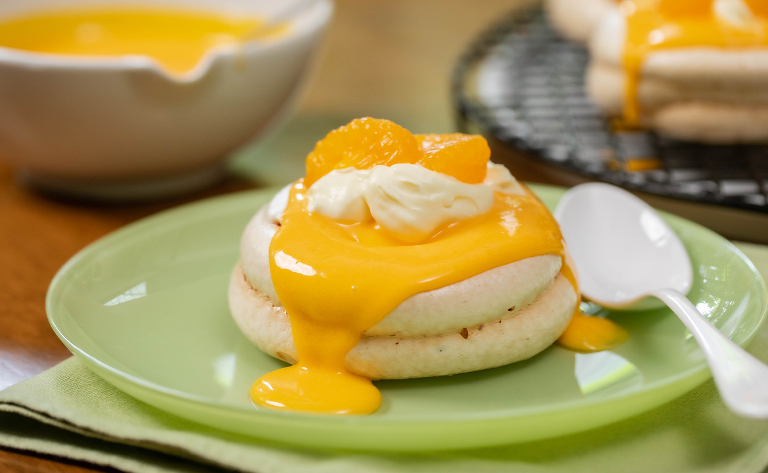 Mandarin Orange Pavlova (พัฟโลว่าส้มแมนดาริน)