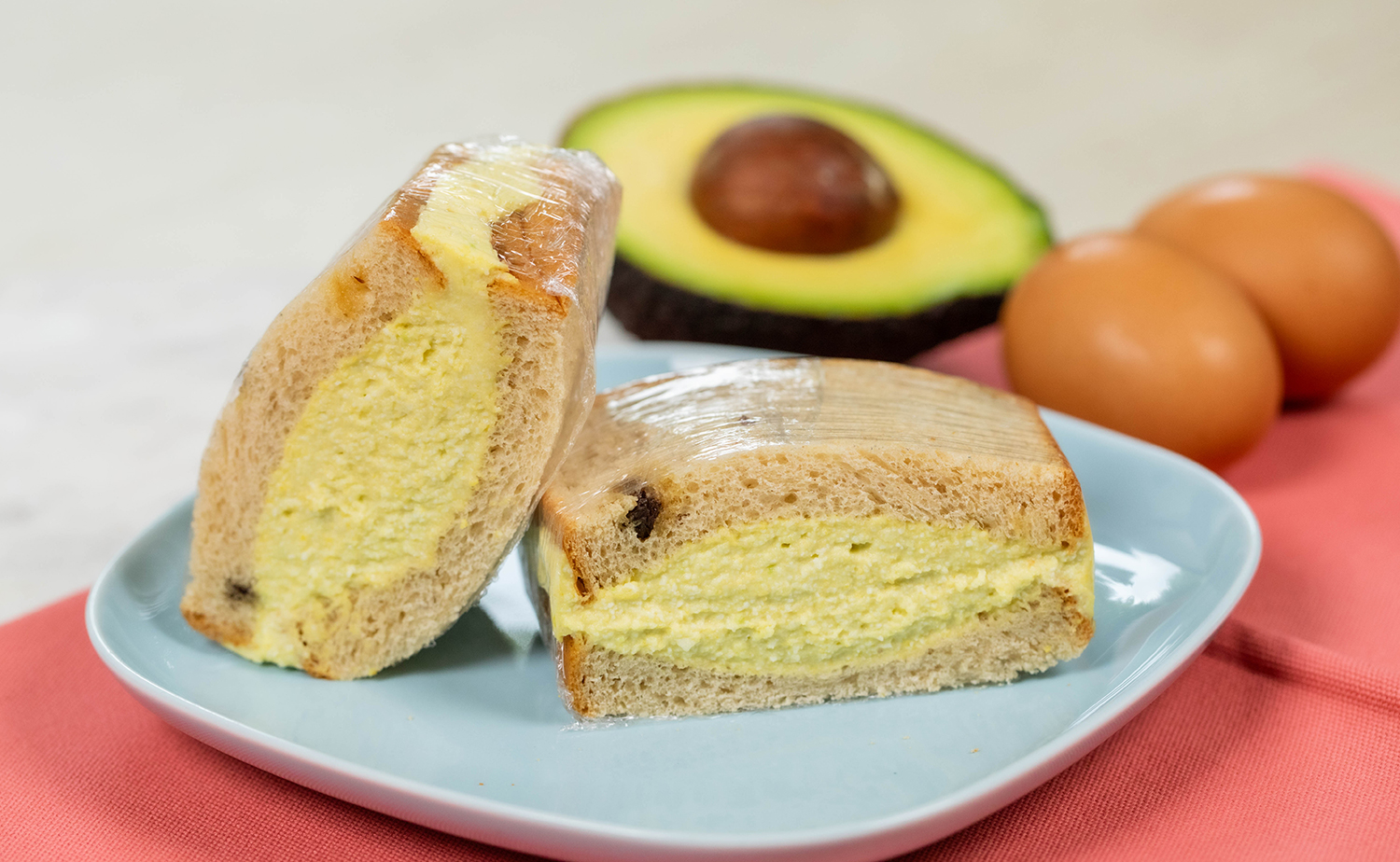 Silky Avocado and Egg Sandwiches (แซนด์วิชอโวคาโดไข่ละมุน)