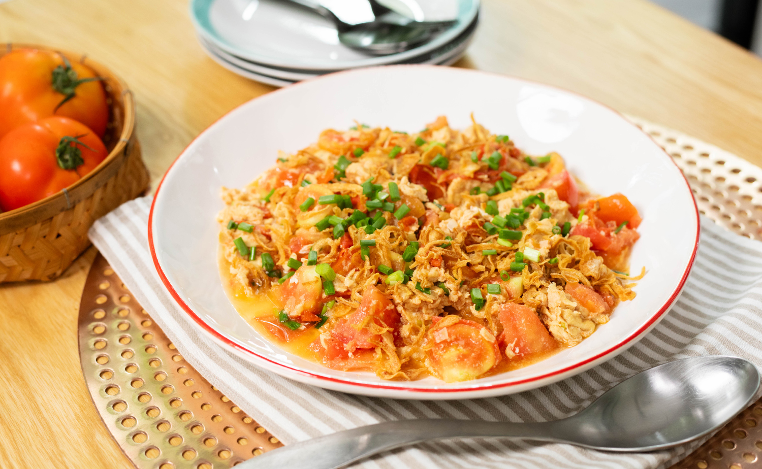 Stir-fried Tomato with Egg (มะเขือเทศผัดไข่)