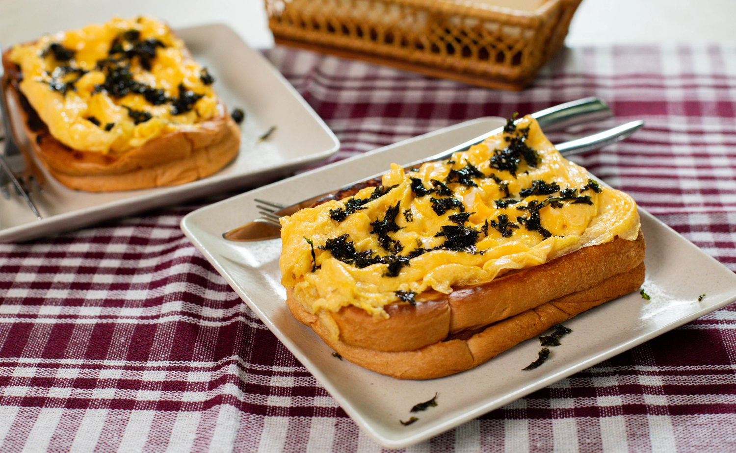 Kimchi Grilled Cheese with Velvet Egg (กิมจิกริลล์ชีสหน้าไข่กำมะหยี่)